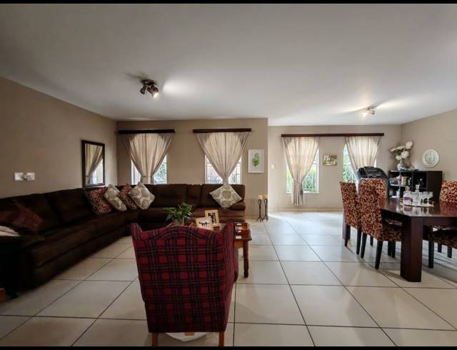 3 BEDROOM TOWNHOUSE FOR SALE IN THREE RIVERS PROPER